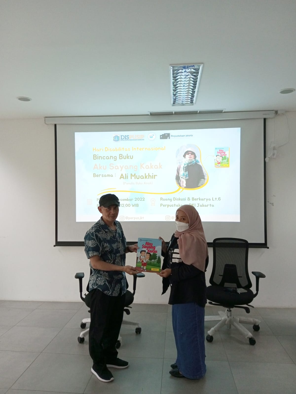 Kegiatan Bincang Buku Perpustakaan Bedah Buku Aku Sayang Kaka